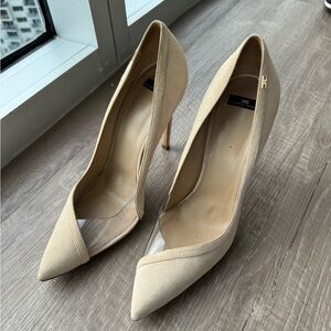 Pristine condition Elisabetta Franchi Suede Beige / cream pumps